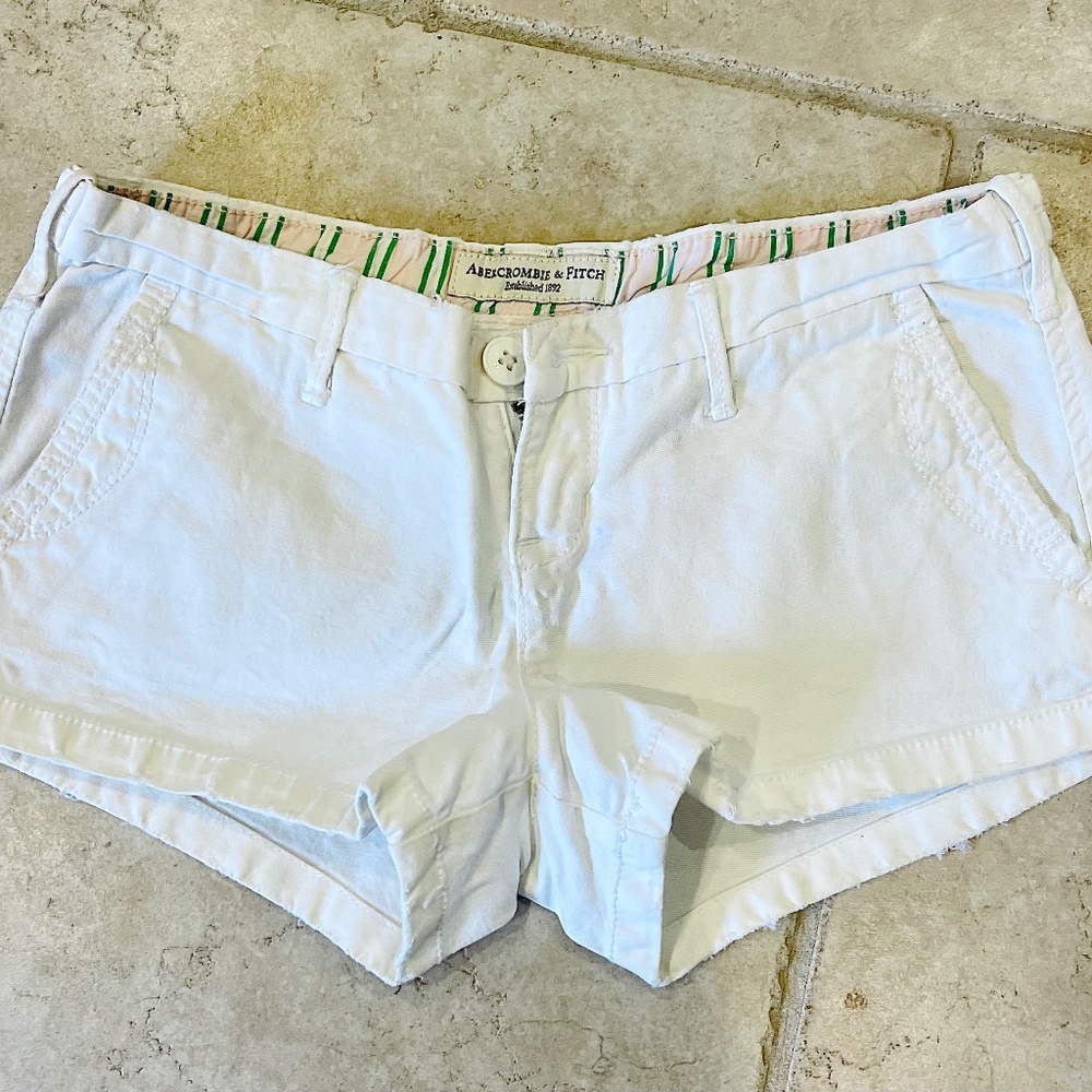 00- Abercrombie & Fitch White denim shorts